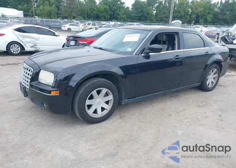 2005 Chrysler 300 Touring z USA, uszkodzony, nr VIN 2C3AA53G25H595562